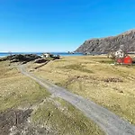 8 Person In Bremanger * Grotle